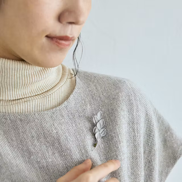 季節のブローチ 銀の葉