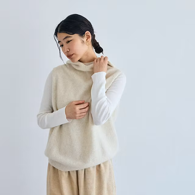 ウールフォックスのライトニットパーカーベスト